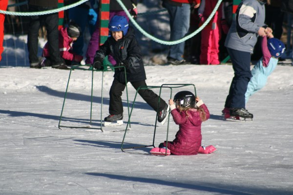Learning to Skate 8158 Copyright Shelagh Donnelly